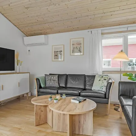 3 Bedroom Gorgeous In Сasa de vacaciones Gudhjem